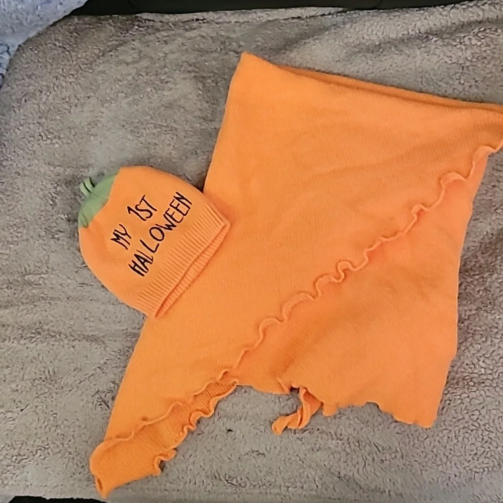Photo prop - My First Halloween 🎃 Hat & Matching Blanket Set only used 1